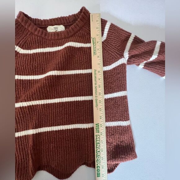 PINQUE Lily Cropped Scallop Sweater - Picture 8 of 8